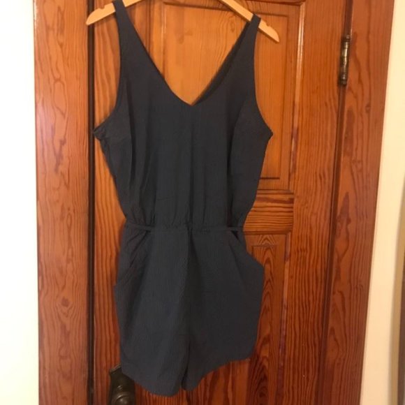 Mountain Hardwear romper - size L - Picture 2 of 9